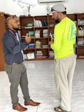 Zástupce Friendly Maldives při osobním jednání s místním partnerem na Maledivách